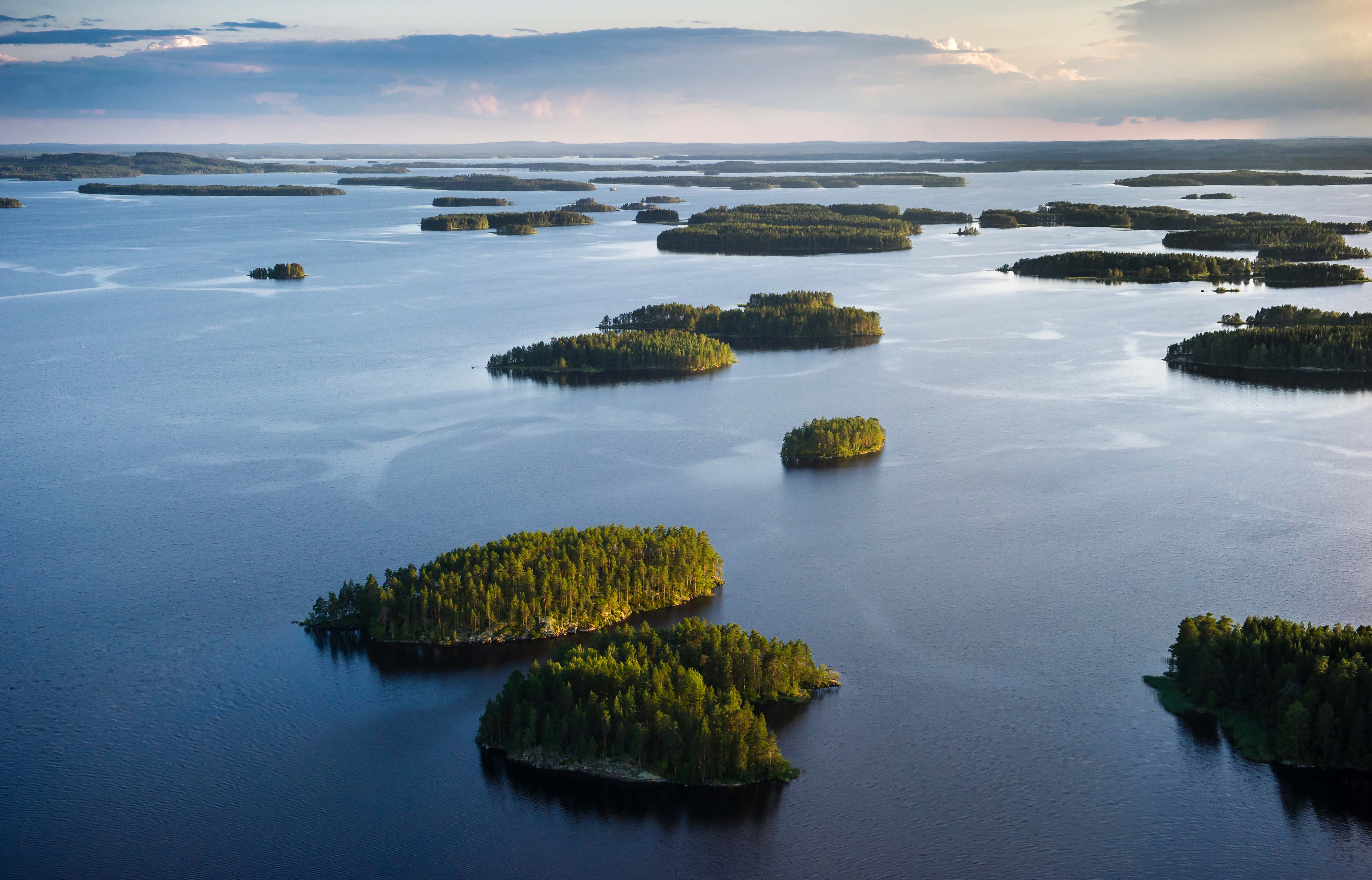 Vue aérienne de la région des lacs finlandaise