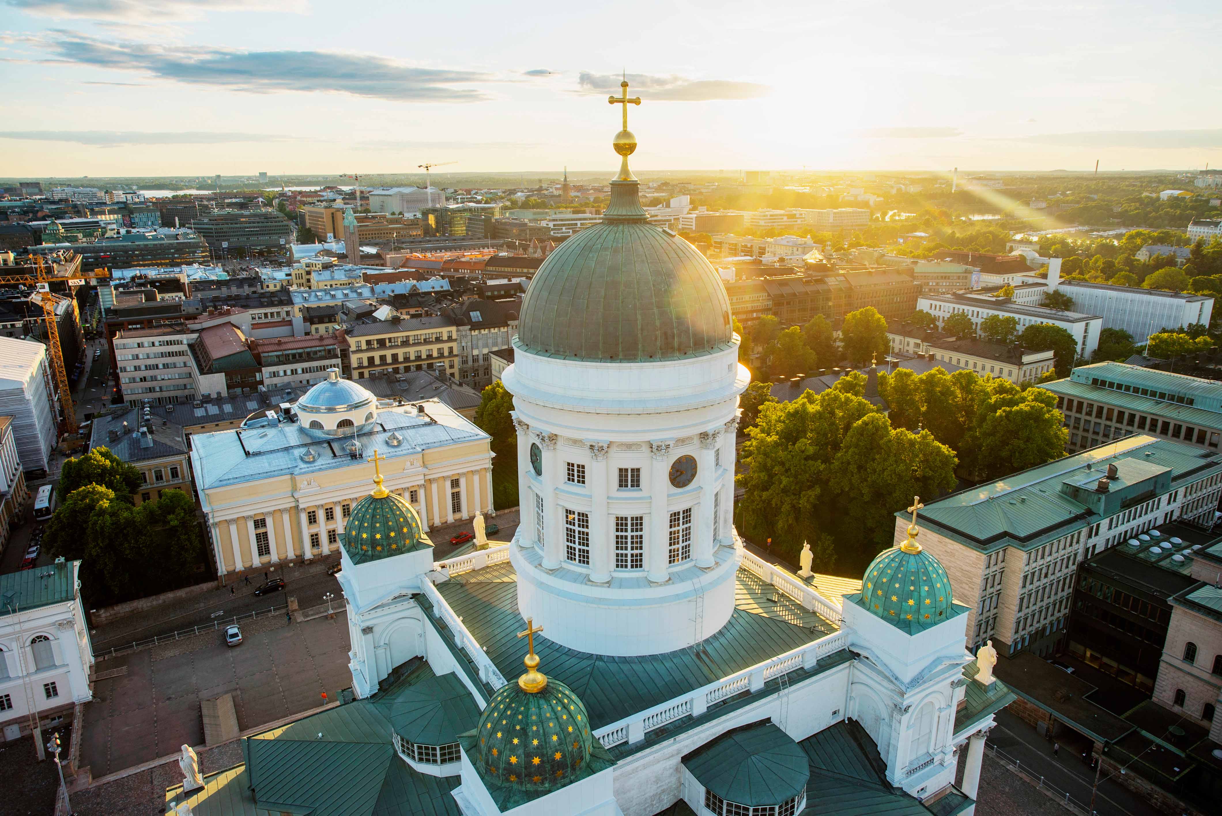 veduta aerea della cattedrale di Helsinki e della silhouette della città