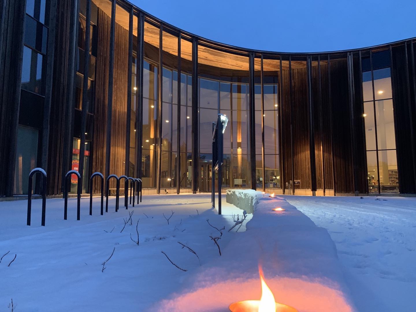 Sajos, l’aula e l’ufficio principale del parlamento Sami