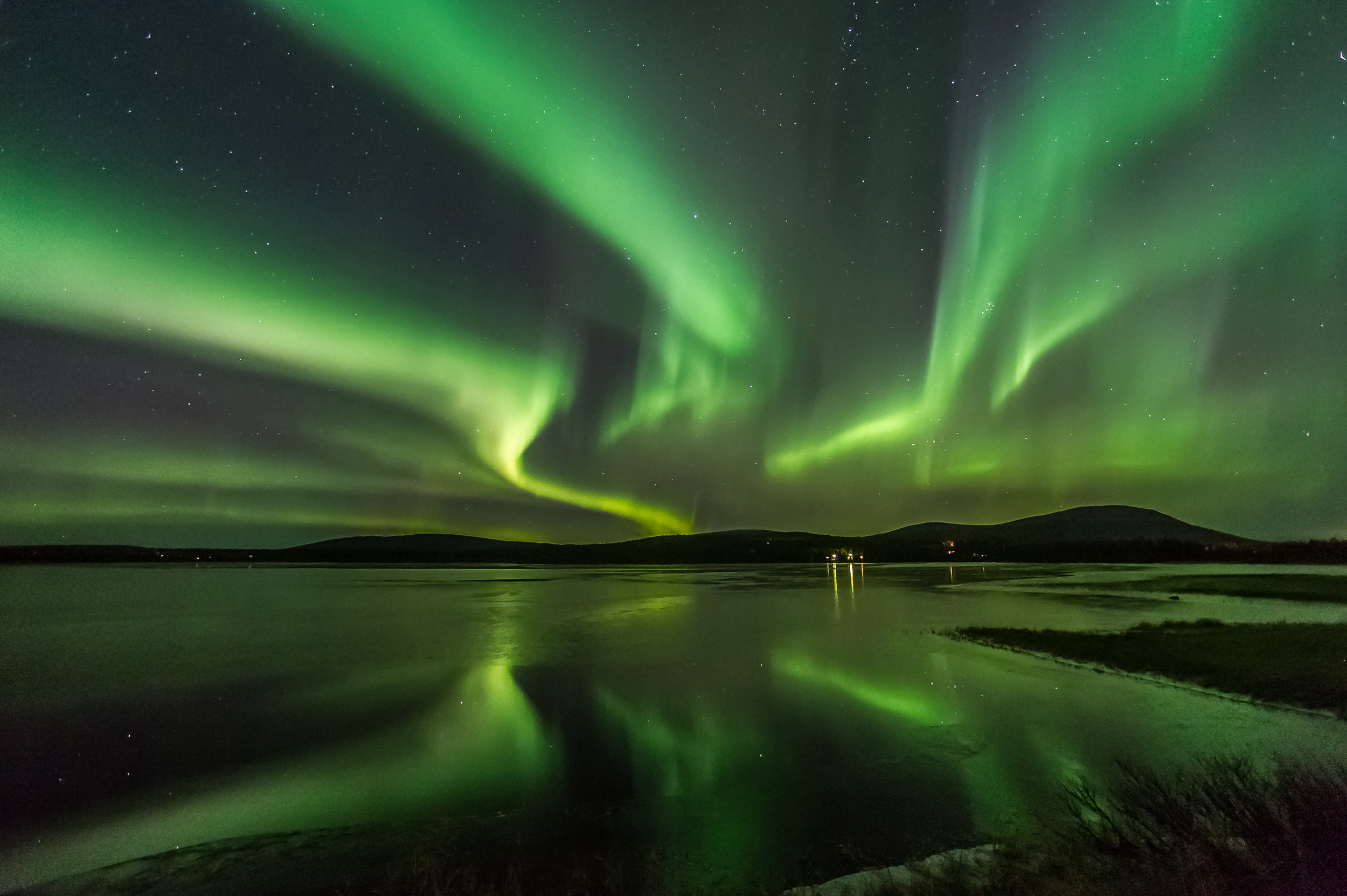 Northern Lights_mirror aurora_autumn - Markus Kiili_optimized - Markus Kiili