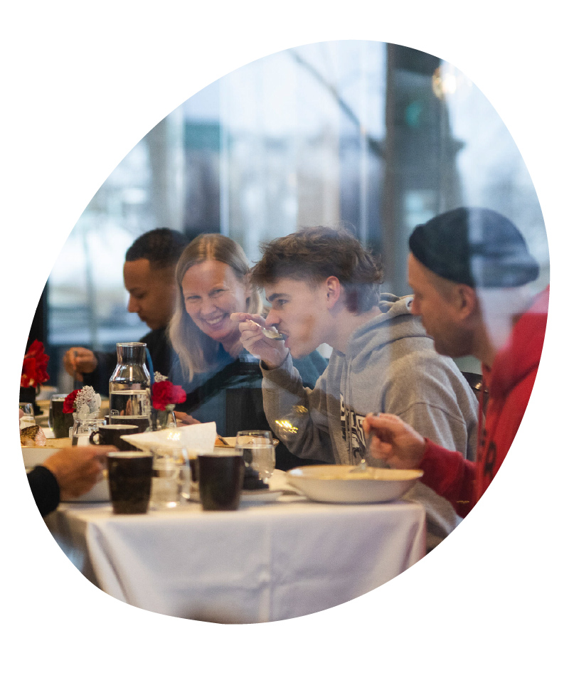 Cropped image of people having dinner in a Helsinki restaurant and smiling. - Helsinki Partners, Sakari Röyskö