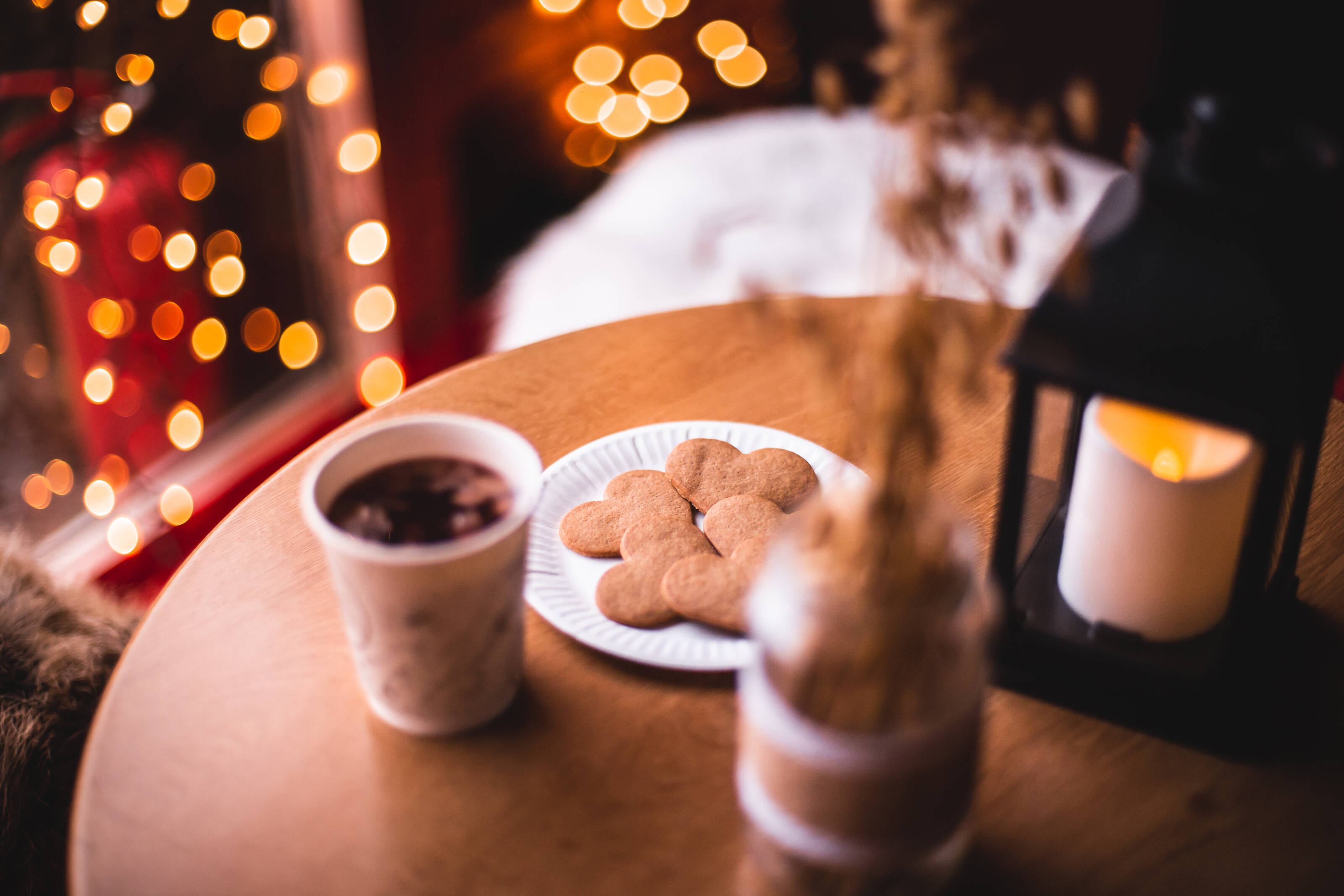 a cup of mulled wine and a gingerbread