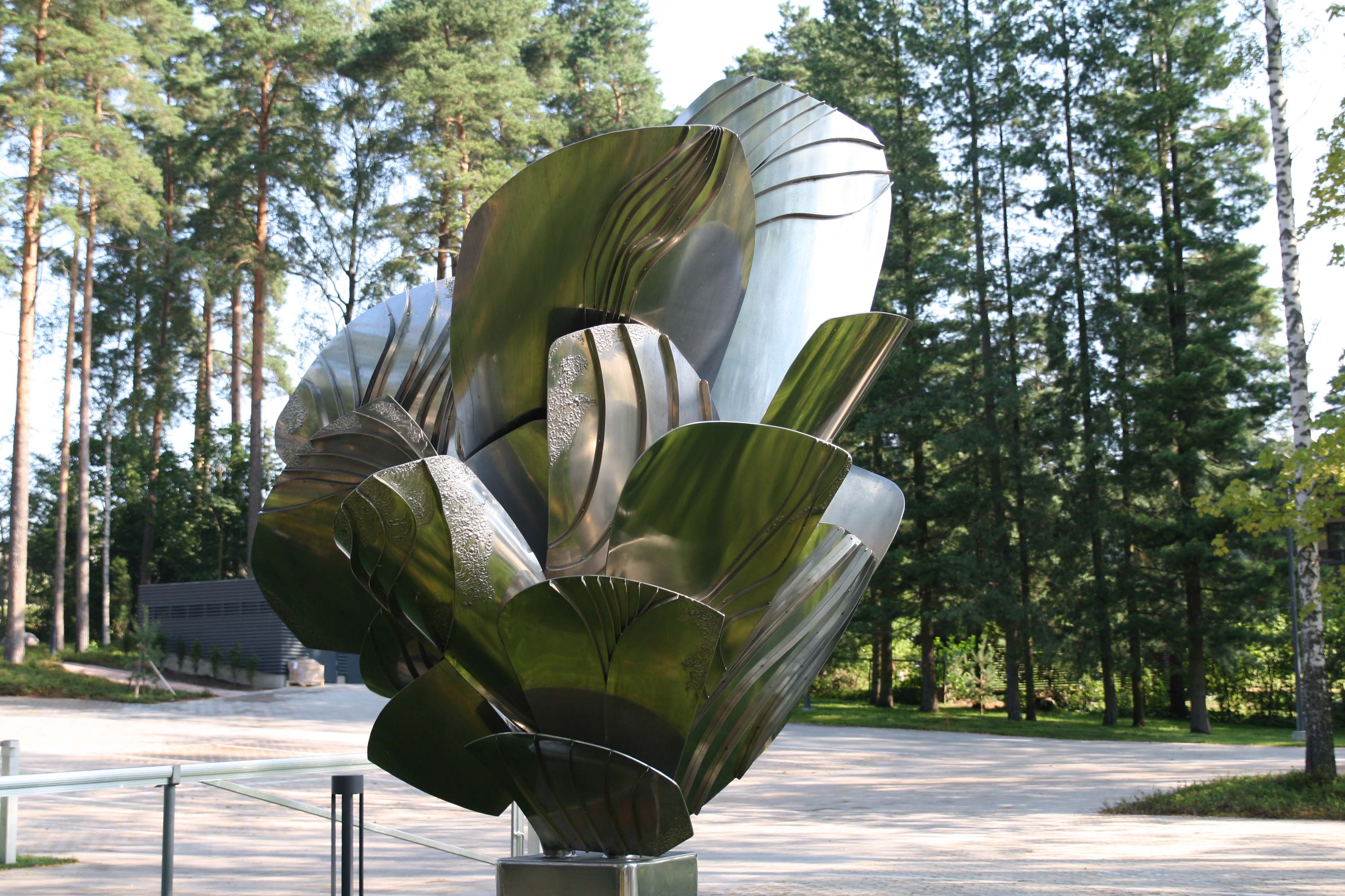 A sculpture in the Didrichsen Art museum garden