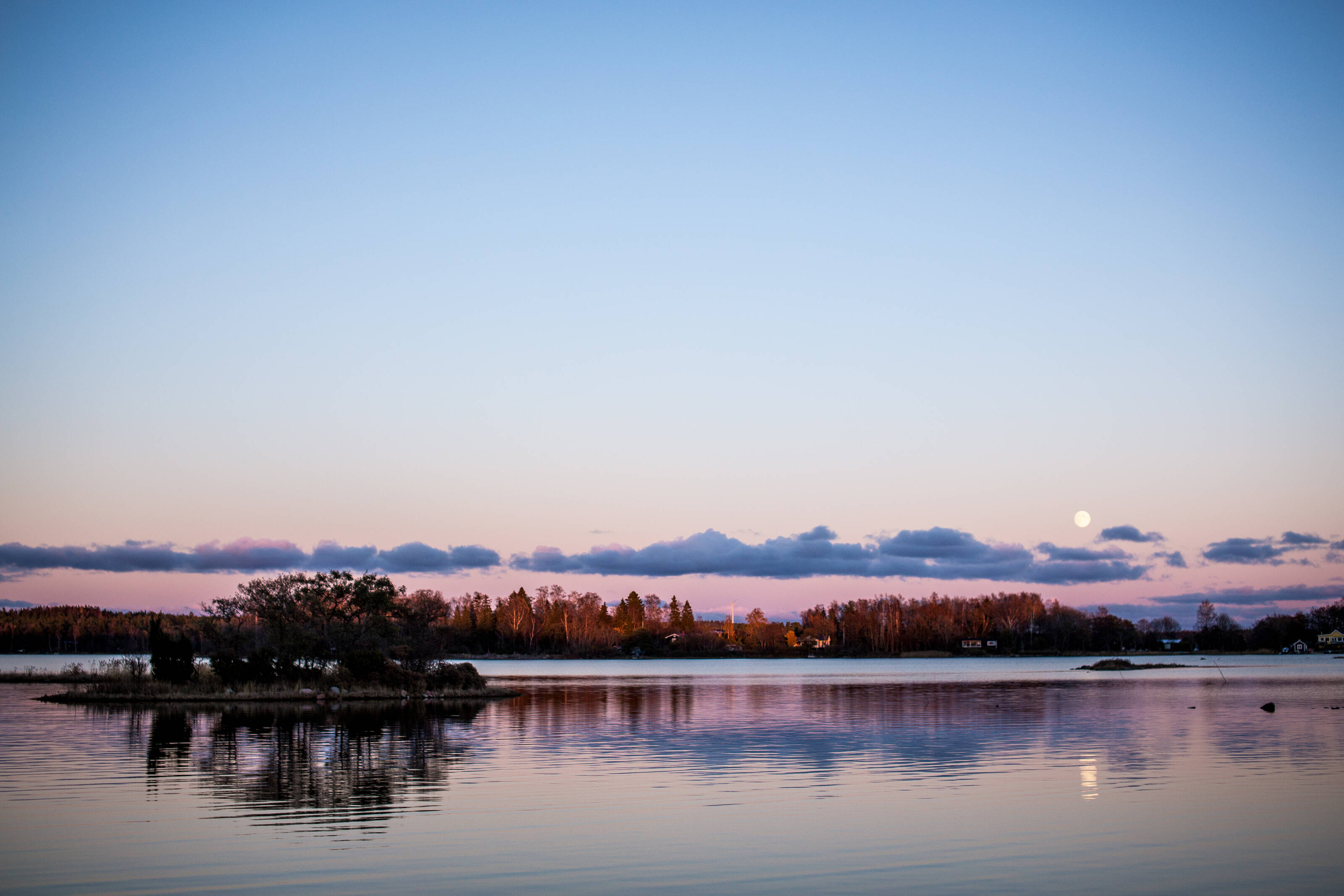 landscape view of the Turku archipelago on a nightless night