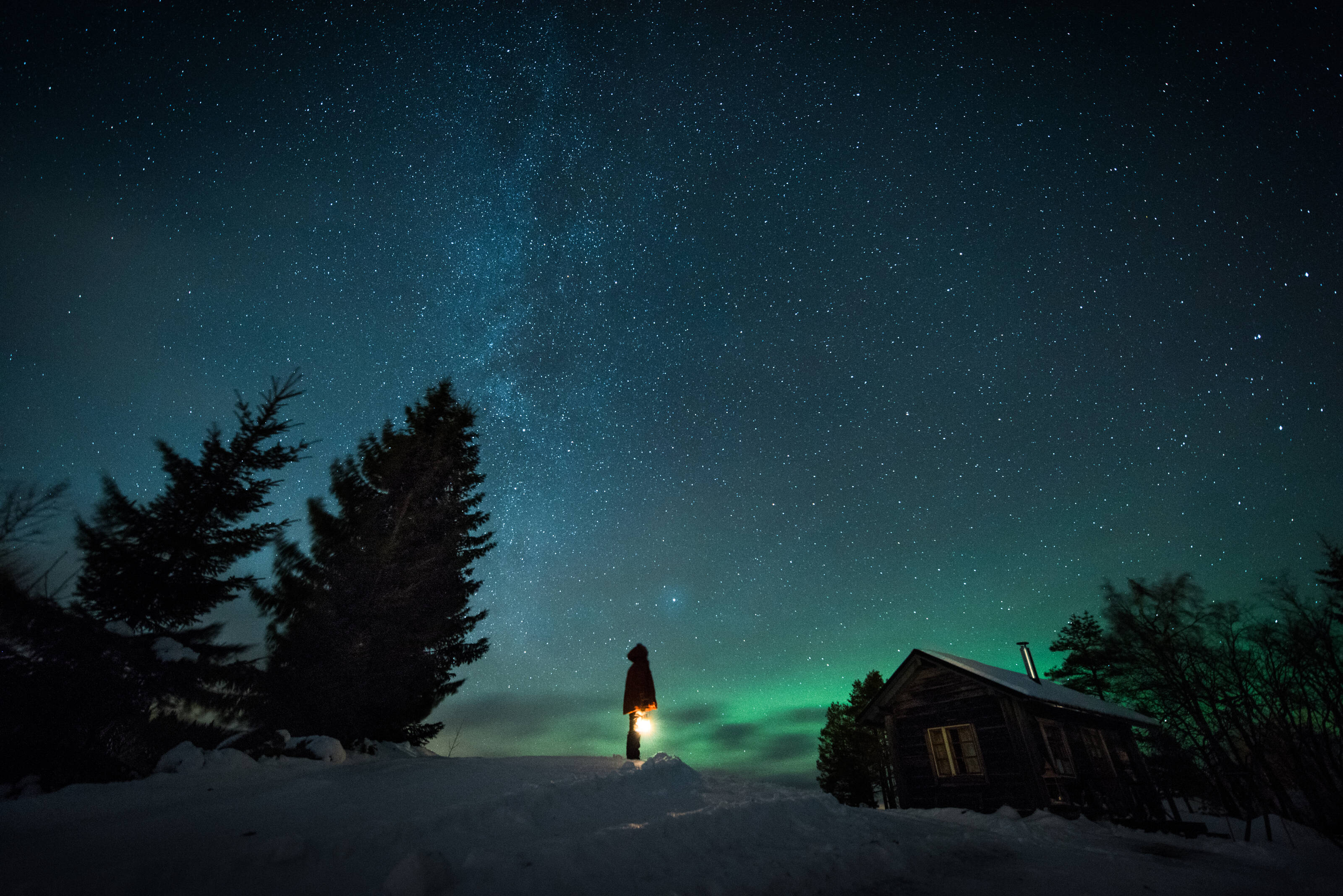 Finland_aurora_winter_cottage - Eeva Mäkinen