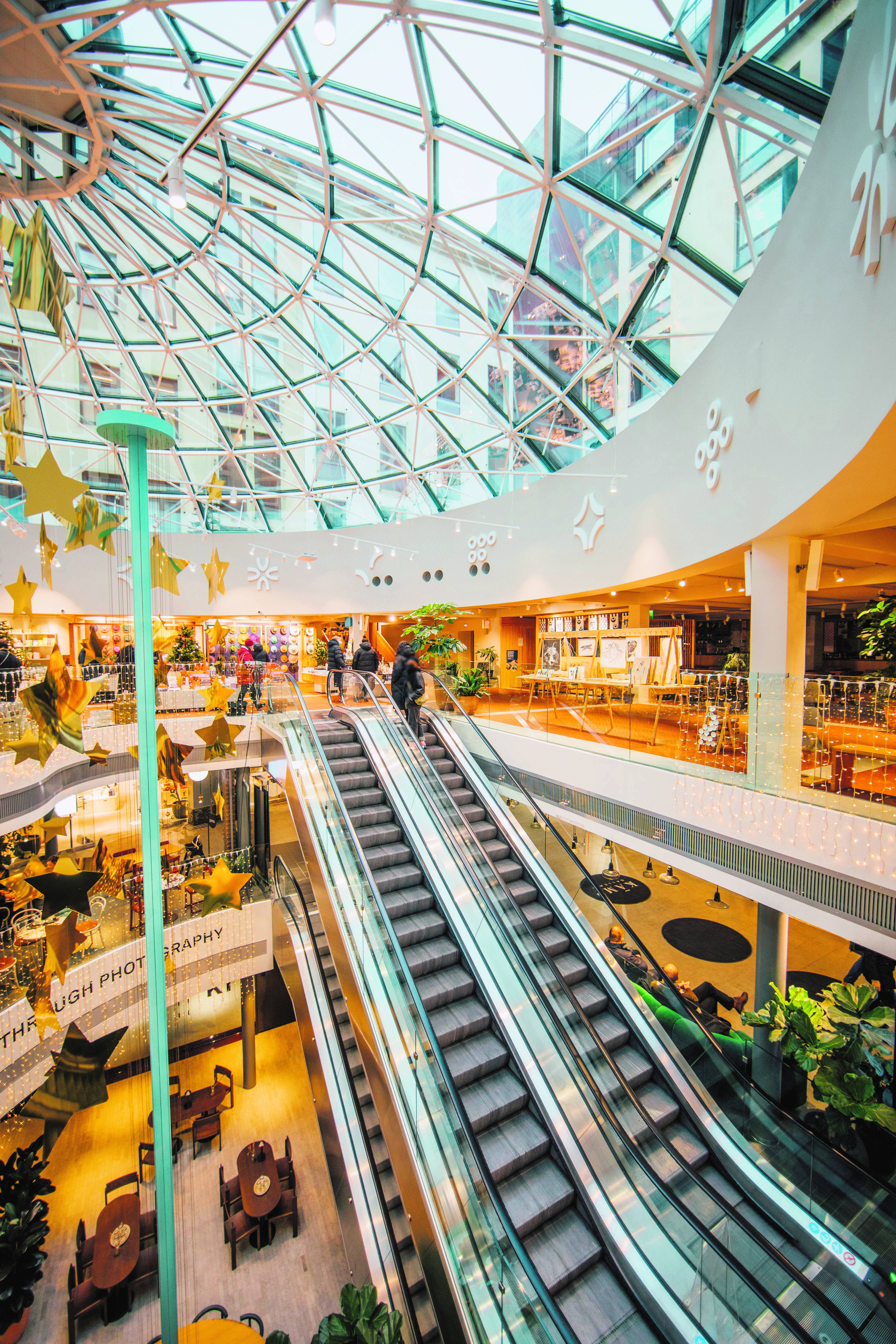 a panorama picture of Kämp Garden, a design focussed shopping mall in Helsinki